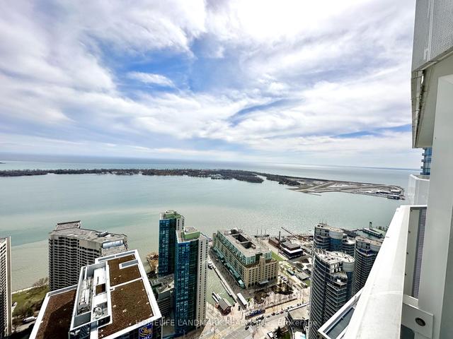 6508 - 100 Harbour St, Condo with 0 bedrooms, 1 bathrooms and 0 parking in Toronto ON | Image 2