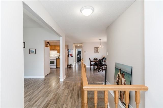 113 Gore Dr, House detached with 3 bedrooms, 2 bathrooms and 2 parking in Barrie ON | Image 2