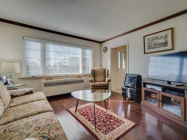 65 Princemere Cres, House detached with 2 bedrooms, 1 bathrooms and 2 parking in Toronto ON | Image 2