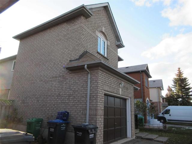 7236 Seabreeze Dr, House detached with 3 bedrooms, 2 bathrooms and 2 parking in Mississauga ON | Image 3
