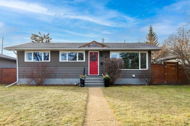 11 Mayfair Road Sw, House detached with 5 bedrooms, 2 bathrooms and 1 parking in Calgary AB | Image 1
