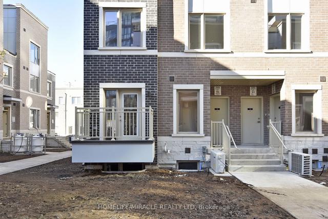 61 - 31 Honeycrisp Cres N, Townhouse with 2 bedrooms, 3 bathrooms and 1 parking in Vaughan ON | Image 1