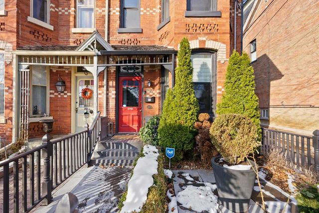 340 Carlton St, House semidetached with 4 bedrooms, 3 bathrooms and 1 parking in Toronto ON | Image 1