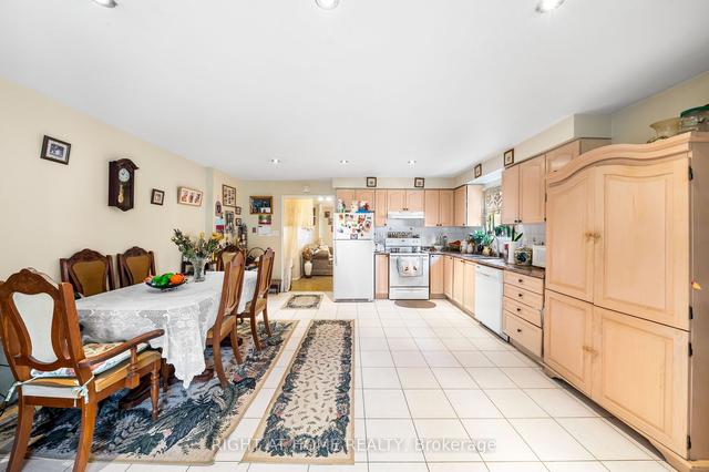 471b Northcliffe Blvd, House semidetached with 3 bedrooms, 3 bathrooms and 3 parking in Toronto ON | Image 15