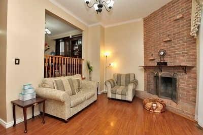33 Kennaley Cres, House semidetached with 3 bedrooms, 3 bathrooms and 3 parking in Toronto ON | Image 2