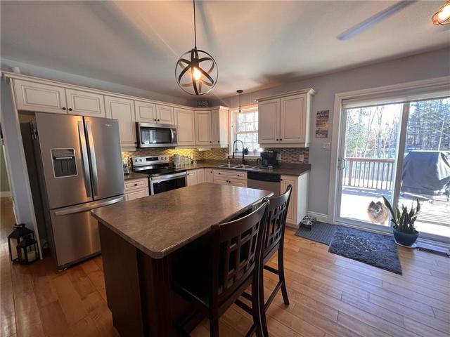 137 Murphy Road, House detached with 4 bedrooms, 2 bathrooms and 4 parking in Petawawa ON | Image 3