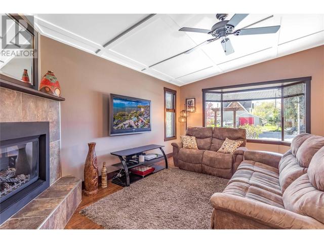 664 Patterson Avenue, House detached with 5 bedrooms, 3 bathrooms and 1 parking in Kelowna BC | Image 11