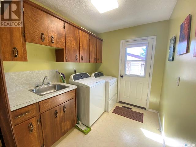 362 Powell Crescent, House detached with 3 bedrooms, 2 bathrooms and null parking in Swift Current SK | Image 10