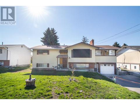 330 Stetson Street, House detached with 3 bedrooms, 2 bathrooms and 1 parking in Kelowna BC | Card Image