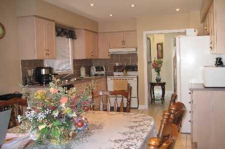 985 Southfork Dr, House detached with 3 bedrooms, 4 bathrooms and 3 parking in Mississauga ON | Image 2