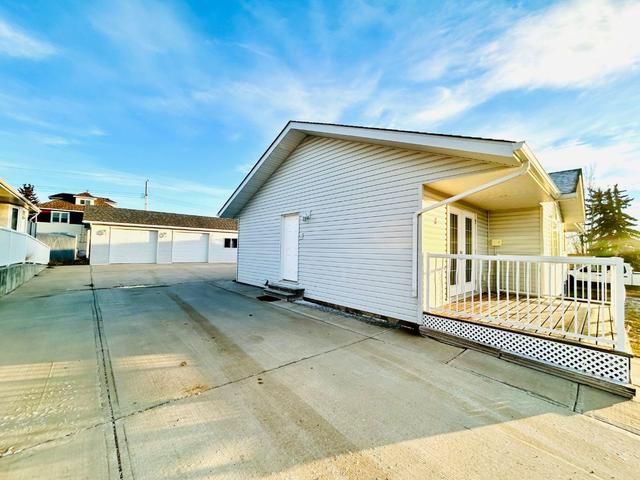 3 Byler Place, House detached with 4 bedrooms, 2 bathrooms and 6 parking in Oyen AB | Image 2
