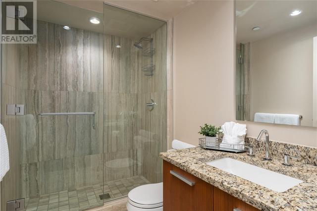 Second bath, granite, double walk in shower | Image 27