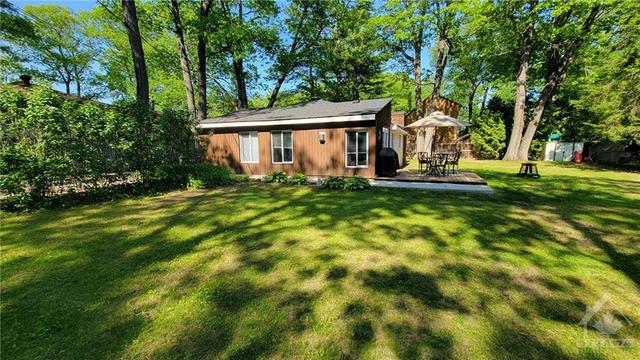 208 Macmillan Lane, House detached with 3 bedrooms, 2 bathrooms and 4 parking in Ottawa ON | Image 2
