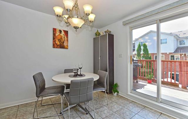41 Sufi Cres, House attached with 3 bedrooms, 4 bathrooms and 3 parking in Toronto ON | Image 6