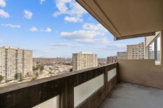 1512 - 3590 Kaneff Cres, Condo with 2 bedrooms, 2 bathrooms and 1 parking in Mississauga ON | Image 9