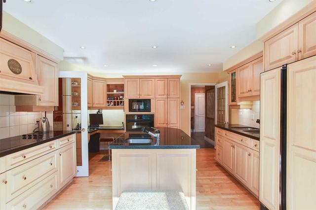 13 Fernside Crt N, House detached with 4 bedrooms, 4 bathrooms and 4 parking in Toronto ON | Image 5