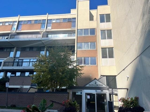 324 - 2 Valhalla Inn Rd, Condo with 3 bedrooms, 3 bathrooms and 2 parking in Toronto ON | Image 37