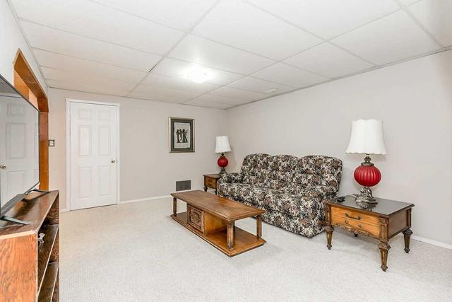 943 Wayne Dr, House detached with 3 bedrooms, 3 bathrooms and 4 parking in Newmarket ON | Image 15