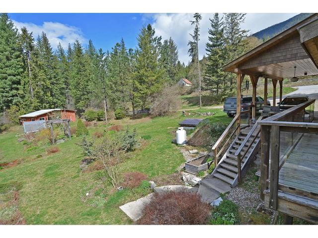 8481 Highway 6, House detached with 5 bedrooms, 2 bathrooms and null parking in Central Kootenay H BC | Image 13
