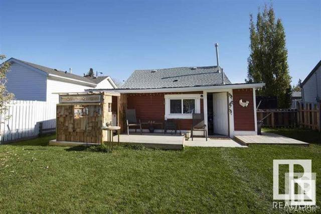 9804 100 St, House detached with 2 bedrooms, 1 bathrooms and null parking in Morinville AB | Image 4