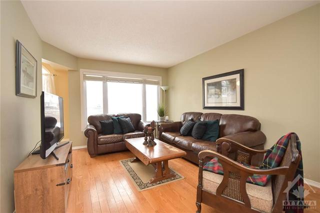 6229 Arbourwood Drive, Townhouse with 3 bedrooms, 3 bathrooms and 3 parking in Ottawa ON | Image 7
