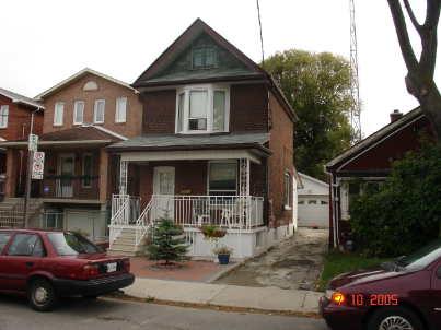7 Beechwood Ave, House detached with 2 bedrooms, 2 bathrooms and 5 parking in Toronto ON | Image 1