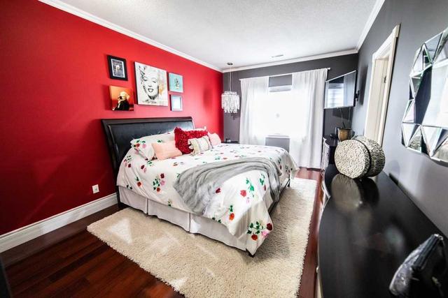 70 Centre St W, House detached with 3 bedrooms, 3 bathrooms and 10 parking in Strathroy Caradoc ON | Image 8