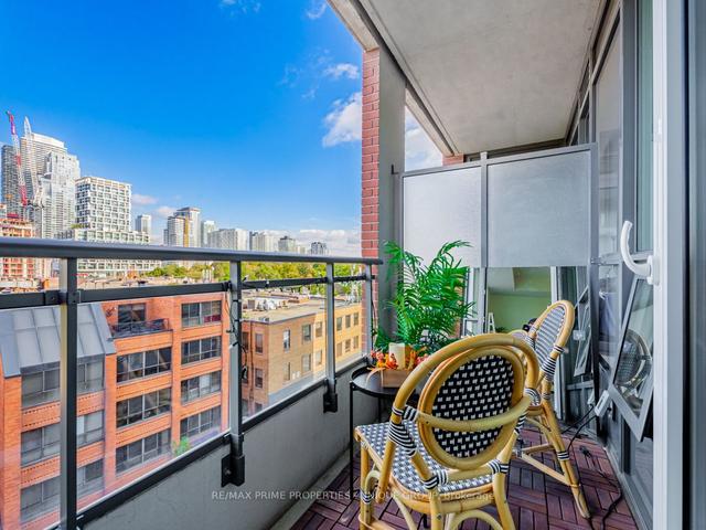 519 - 23 Glebe Rd W, Condo with 2 bedrooms, 2 bathrooms and 1 parking in Toronto ON | Image 11