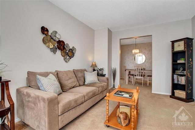 1928 Colorado Lane, Townhouse with 3 bedrooms, 2 bathrooms and 1 parking in Ottawa ON | Image 4