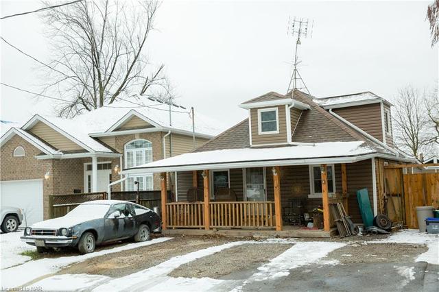 13 David Street, House detached with 3 bedrooms, 2 bathrooms and null parking in St. Catharines ON | Image 2