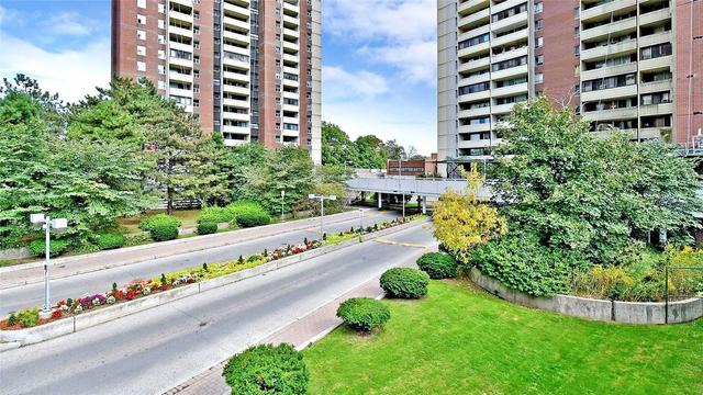 2209 - 5 Massey Sq, Condo with 3 bedrooms, 2 bathrooms and 1 parking in Toronto ON | Image 23
