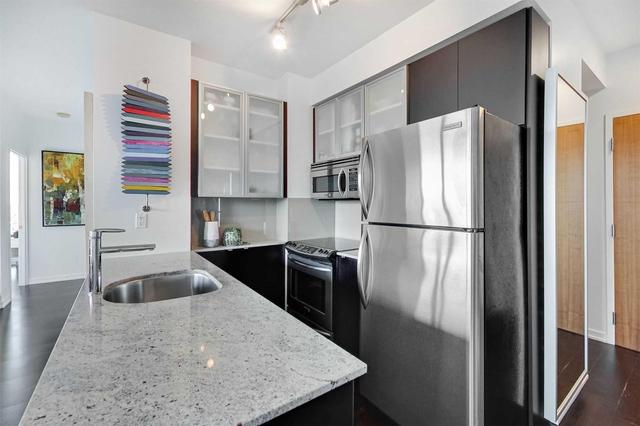 3704 - 33 Lombard St, Condo with 2 bedrooms, 2 bathrooms and 1 parking in Toronto ON | Image 4