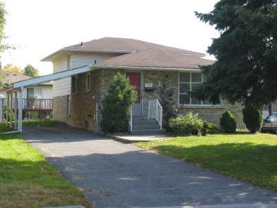 73 Claymore Cres, House detached with 4 bedrooms, 2 bathrooms and 4 parking in Oshawa ON | Image 1