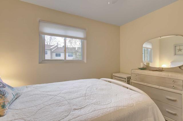 8 Chamberlain Crt, Townhouse with 3 bedrooms, 2 bathrooms and 2 parking in Ajax ON | Image 10