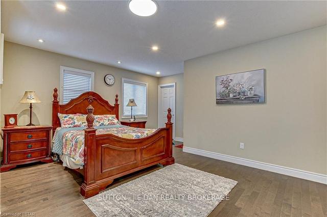 2310 Callingham Dr, House detached with 4 bedrooms, 4 bathrooms and 6 parking in London ON | Image 11