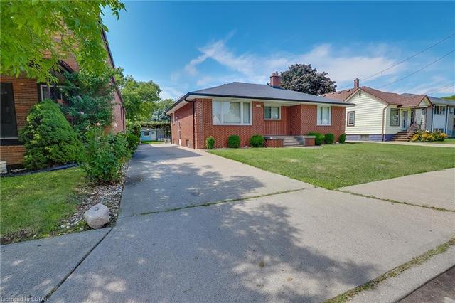 1753 Benjamin Avenue, House detached with 4 bedrooms, 2 bathrooms and 3 parking in Windsor ON | Image 10