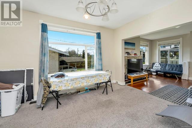 415 Boleskine Rd, House detached with 5 bedrooms, 2 bathrooms and 1 parking in Saanich BC | Image 5