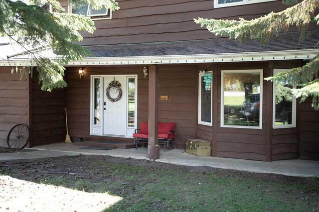 384040 22 Highway, House detached with 5 bedrooms, 2 bathrooms and 3 parking in Clearwater County AB | Image 2