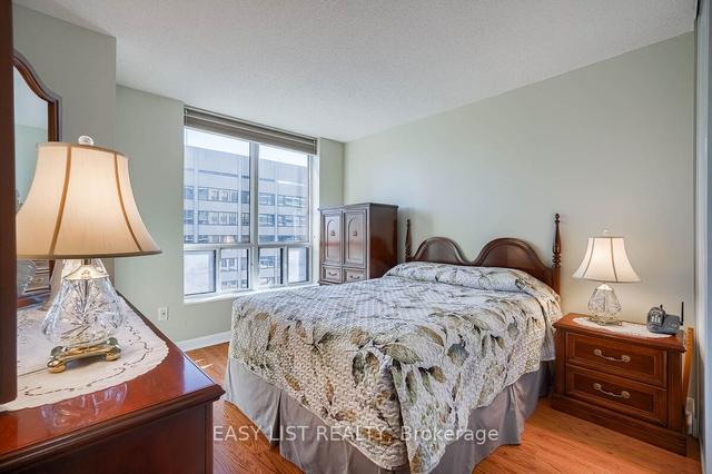 910 - 33 Sheppard Ave, Condo with 2 bedrooms, 2 bathrooms and 1 parking in Toronto ON | Image 11