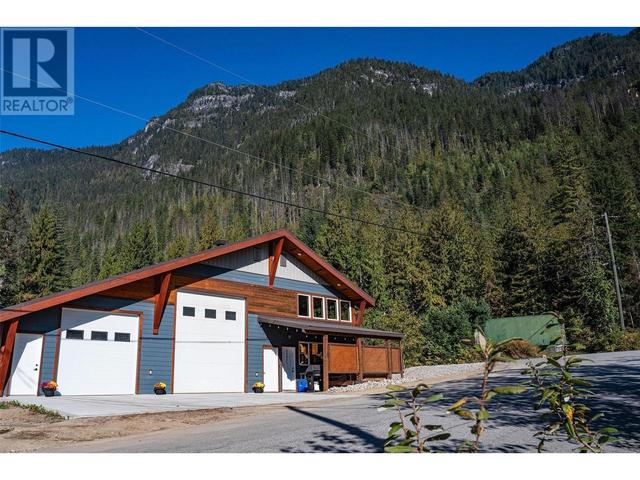 3297 Back Road Road, House detached with 4 bedrooms, 3 bathrooms and 3 parking in Columbia Shuswap B BC | Image 7