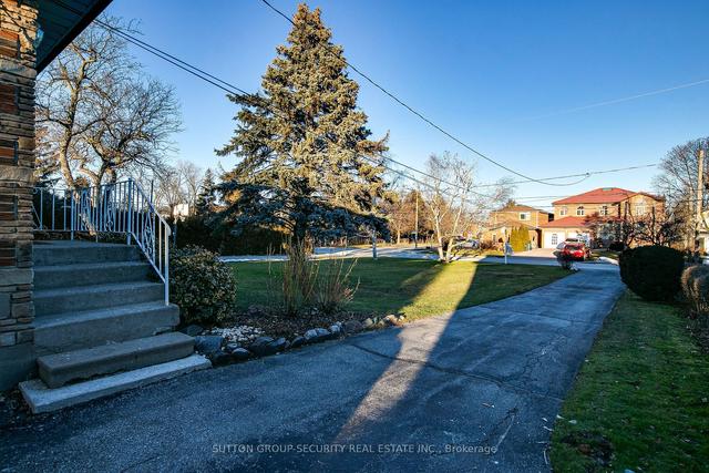 36 Mcdairmid Rd, House detached with 3 bedrooms, 1 bathrooms and 7 parking in Toronto ON | Image 23