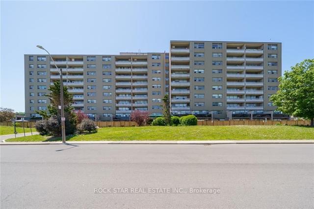602 - 15 Albright Rd, Condo with 3 bedrooms, 1 bathrooms and 1 parking in Hamilton ON | Image 1