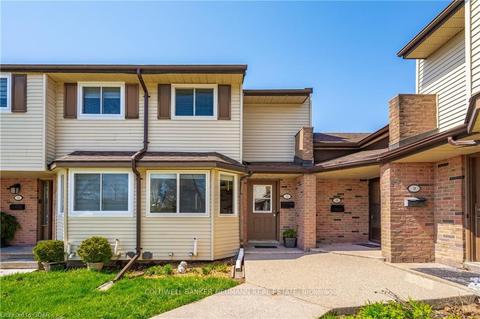 11 - 40 Silvercreek Pkwy N, Townhouse with 2 bedrooms, 1 bathrooms and 1 parking in Guelph ON | Card Image