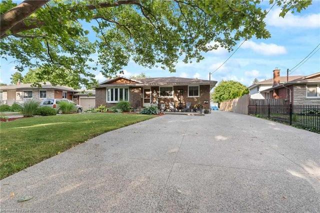 68 Prince Charles Dr, House detached with 3 bedrooms, 2 bathrooms and 6 parking in St. Catharines ON | Image 12