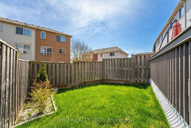 93 Decker Hollow Circ, House attached with 3 bedrooms, 3 bathrooms and 5 parking in Brampton ON | Image 30