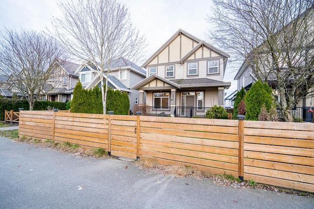 6878 192 Street, House detached with 7 bedrooms, 5 bathrooms and 3 parking in Surrey BC | Image 37