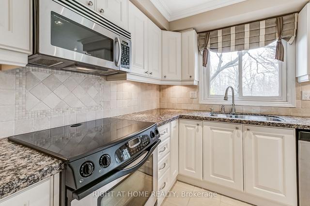 2952 Kingsway Dr, House detached with 4 bedrooms, 4 bathrooms and 6 parking in Oakville ON | Image 3
