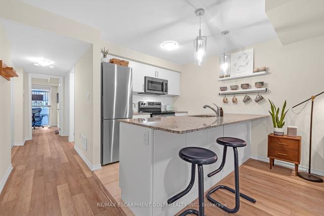 137 - 34 Fieldway Rd, Townhouse with 2 bedrooms, 1 bathrooms and 1 parking in Toronto ON | Image 7