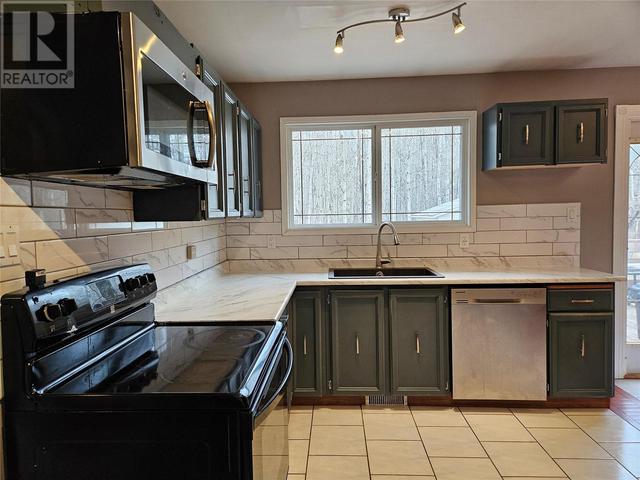 4304 47 Avenue Ne, House detached with 4 bedrooms, 2 bathrooms and 1 parking in Chetwynd BC | Image 8