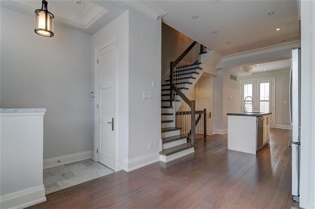 1040 Avenue Rd, Townhouse with 3 bedrooms, 3 bathrooms and 2 parking in Toronto ON | Image 6